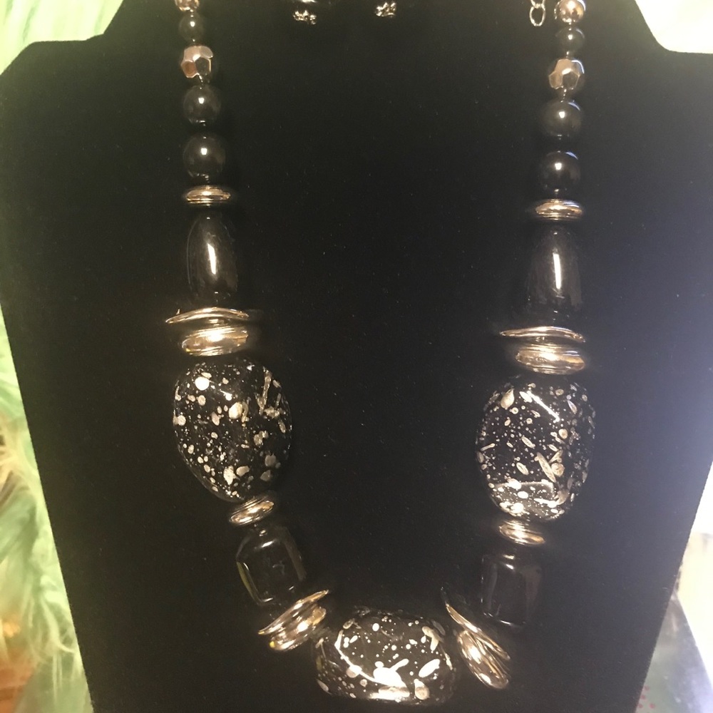 Necklace Set - Picture 2 of 3